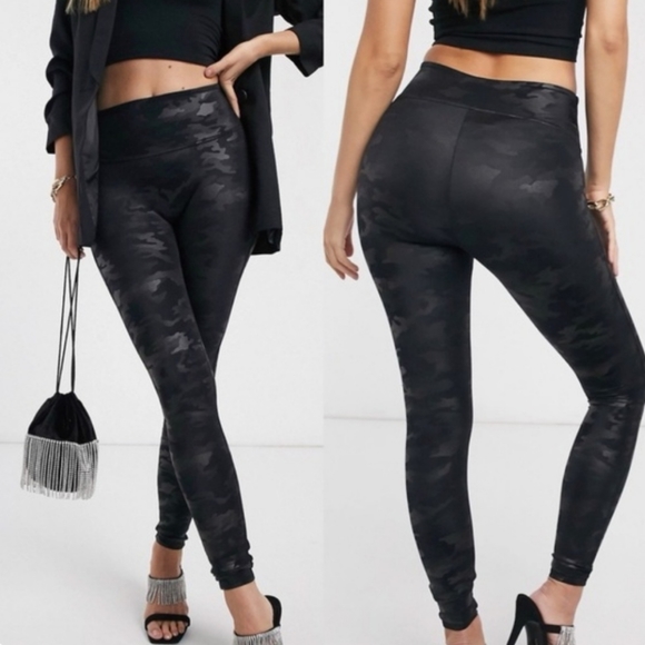 SPANX Womens Black Faux Leather Camouflage Print Shapewear Leggings Size L   EUC - Picture 3 of 15